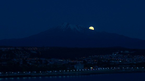 Foto 2/asomando lunita...