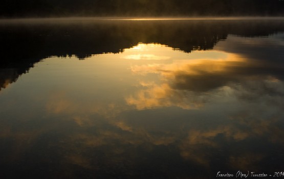 Foto 2/Reflejos a la costa del Lacar