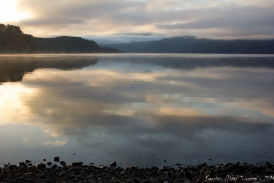 Foto 4/Reflejos a la costa del Lacar