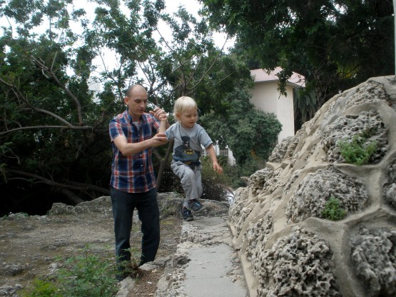 Foto 5/el joven padre con su mas joven hijo.