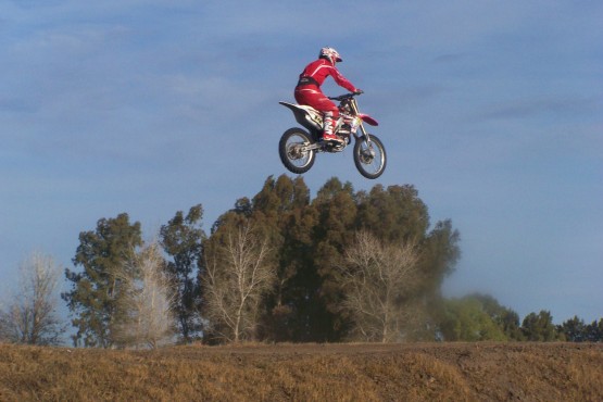 Foto 5/Intrpidos en sus mquinas voladoras