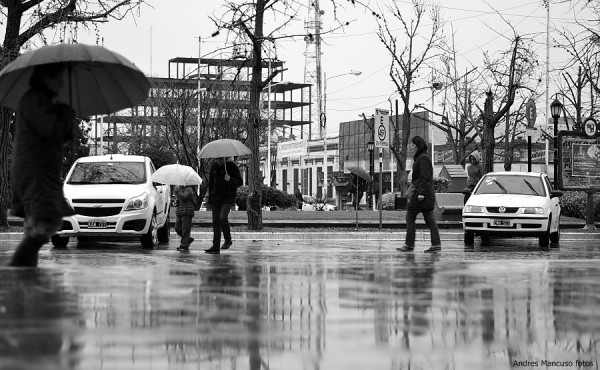 Foto 1/Ciudad de Pilar con Lluvia