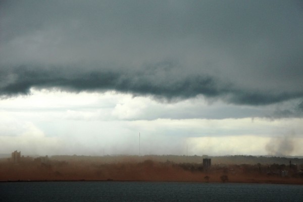 Foto 1/TORMENTA ROJA