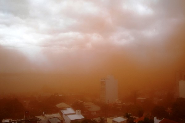 Foto 2/TORMENTA ROJA