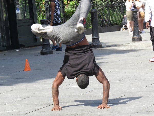 Foto 2/` Bailando en la plaza`