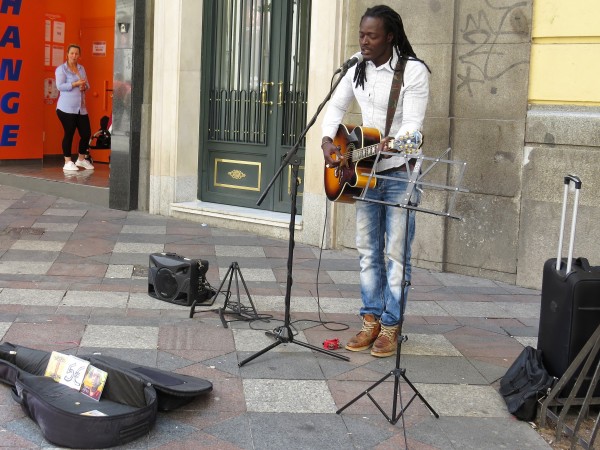 Foto 4/` Artistas callejeros `