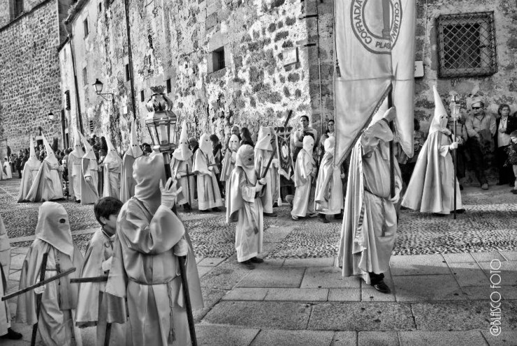 Foto 2/Procesin Magna, Plasencia, en monocromo