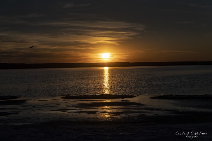 Foto 5/El anochecer en el Salar...