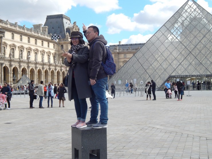 Foto 4/En la entrada del Louvre