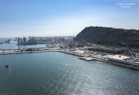 El puerto de Barcelona visto por una gaviota...