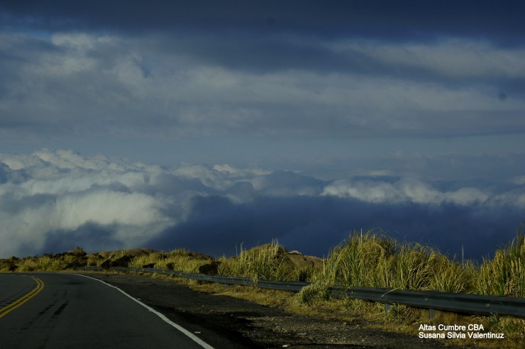 Foto 1/Caminos entre nubes