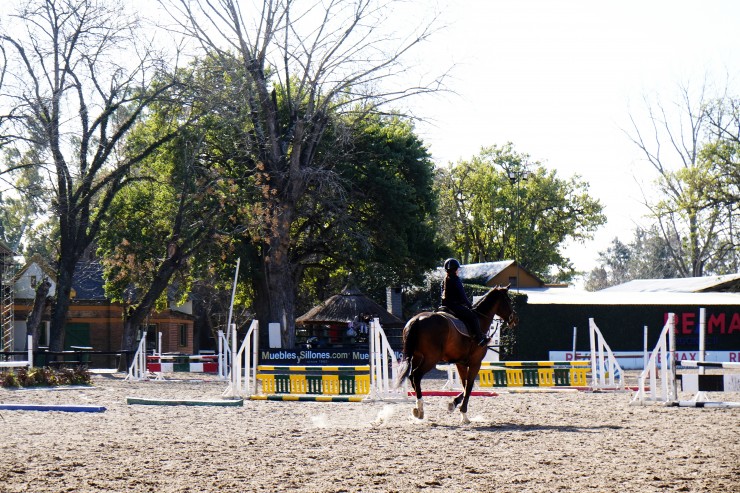 Foto 3/Nia en su rutina de entrenamiento.