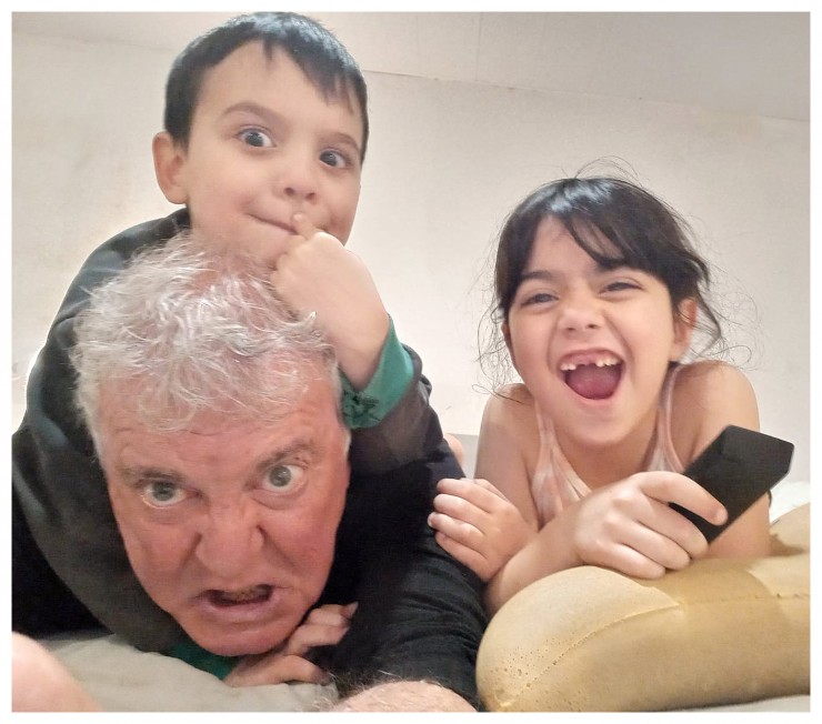 Foto 5/Caras de nietos con el Abuelo