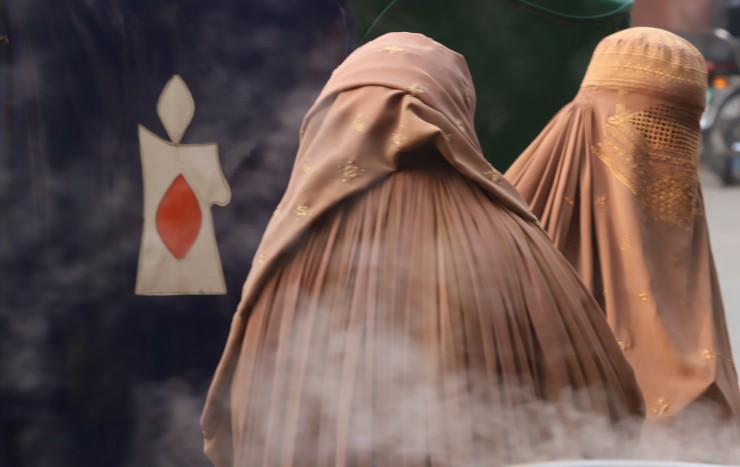 Foto 2/mujeres en burka