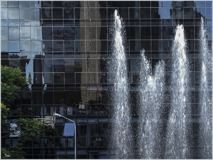 Foto 1/Aguas saltarinas en la ciudad