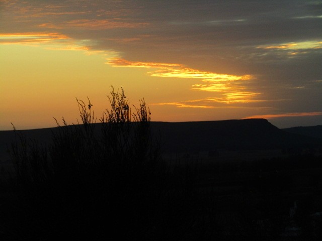 Foto 1/Sol entre nubes