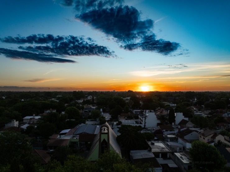 Foto 1/Atardecer de un da cotidiano.