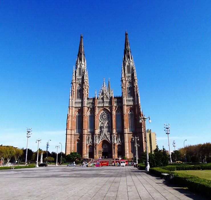 Foto 1/La imponente Catedral de La Plata