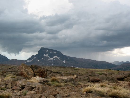 "Montaa y tormenta" de Patricia Sgrignuoli