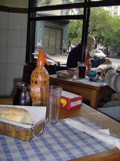 "Esperando mi almuerzo" de Maggie Atienza