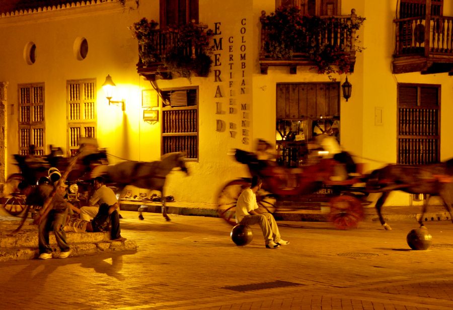 FotoRevista / Convocatoria / disfrutando cartagena en una esquina de Victoria Lalor