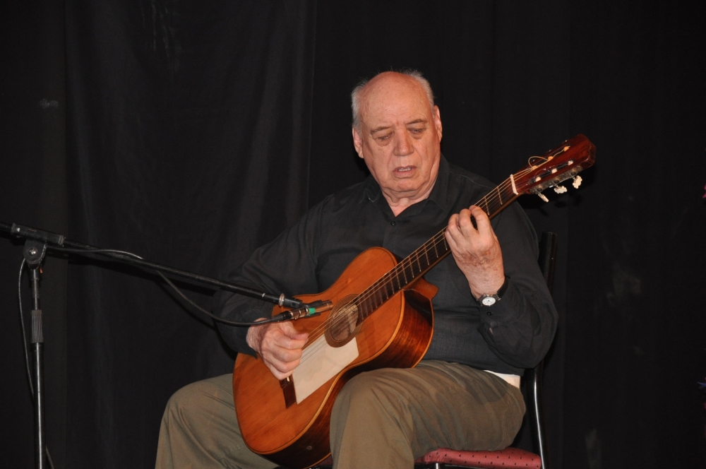 "el guitarrista . . ." de Jose Alberto Vicente