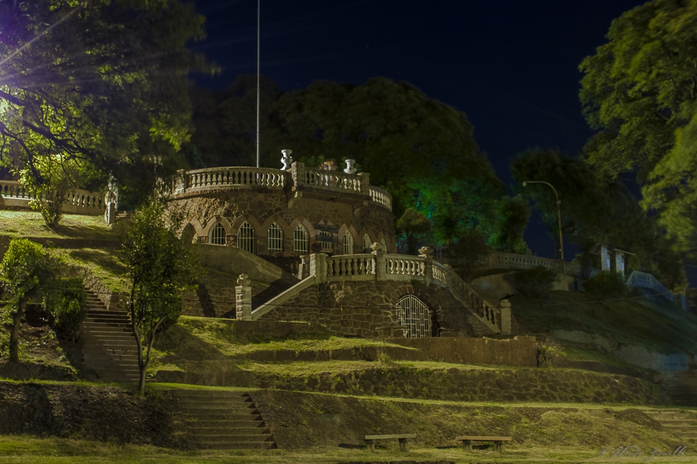 "Noche de verano en Parque Quiros" de Claudio Gianelli