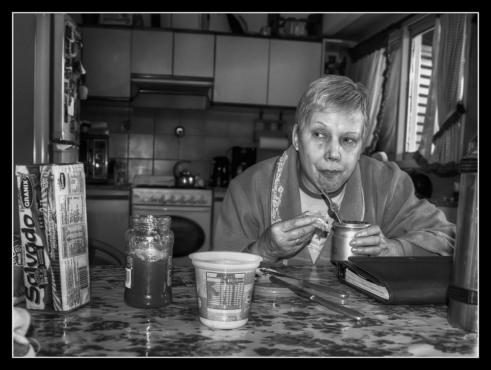 FotoRevista / Convocatoria / Desayunando de Hctor Martn Tabuyo