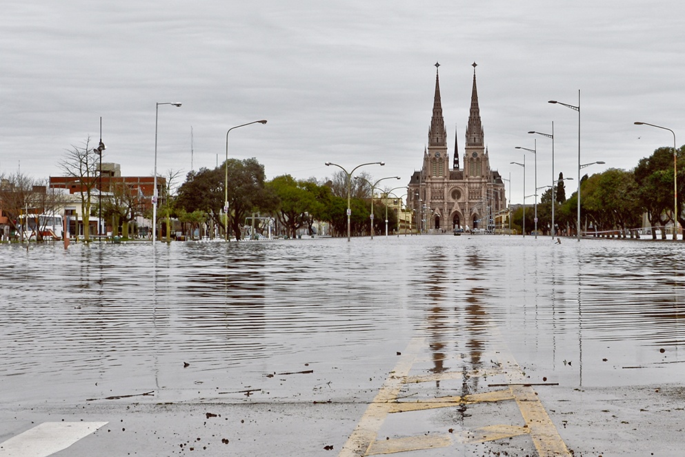 FotoRevista / Convocatoria / Las Aguas reclaman su lugar de Hernn Vega