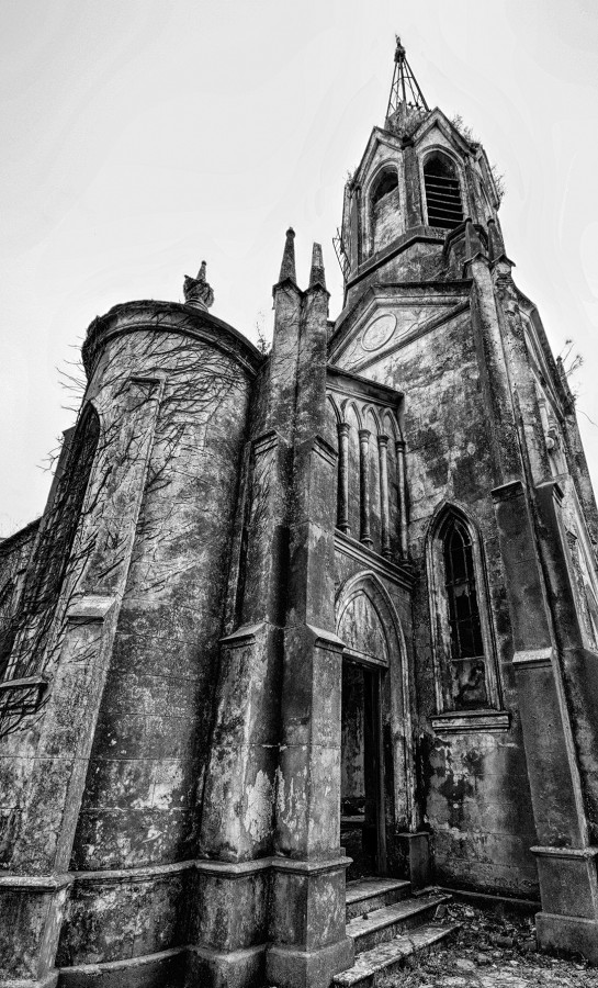 FotoRevista / Convocatoria / Iglesia abandonada de Nstor Carreres Castro