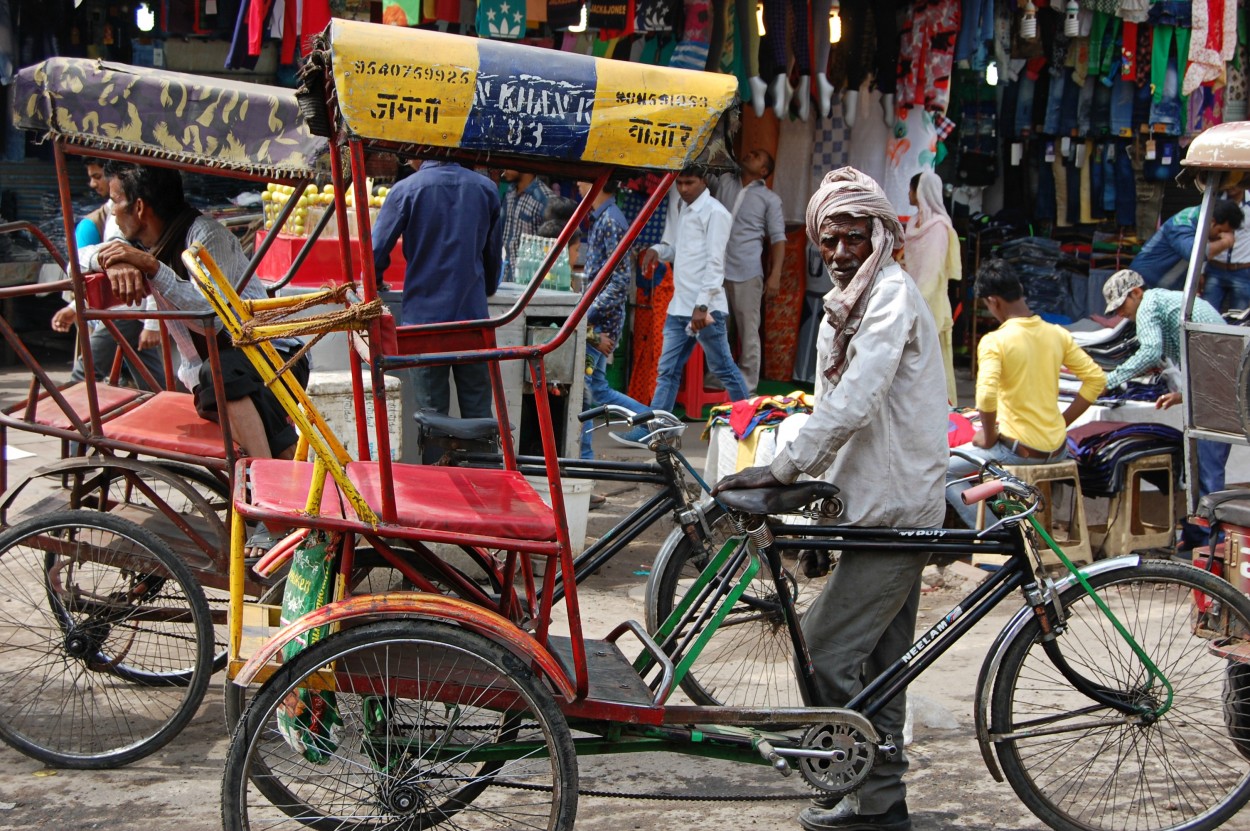 FotoRevista / Convocatoria / Hombre con rickshaw de Beto Pirotte