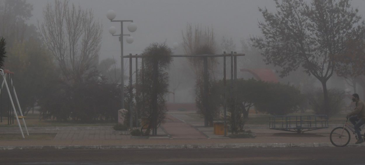 FotoRevista / Convocatoria / La plaza, en su poca de elegante frio.. de Viviana Baltazar