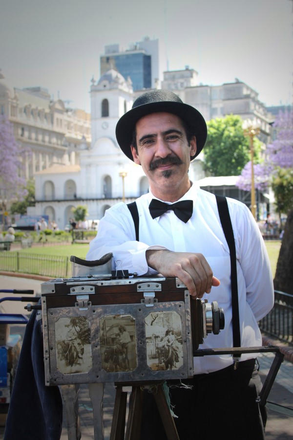 "Fotografo de plaza" de Sergio Lifischitz