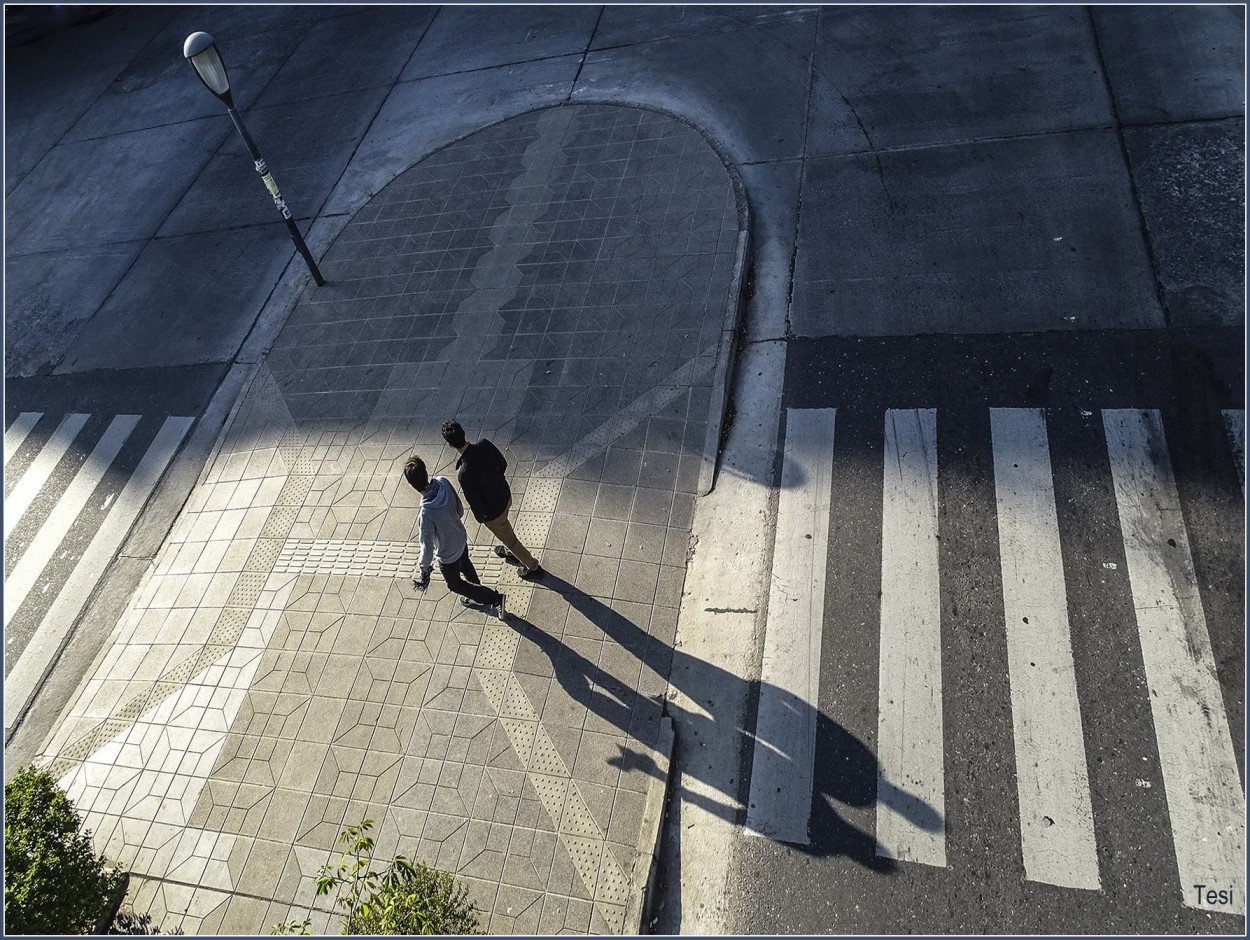 FotoRevista / Convocatoria / Paseo en la ciudad de Tesi Salado