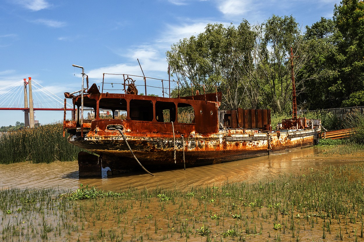 "Barco abandonado" de Oscar Cano