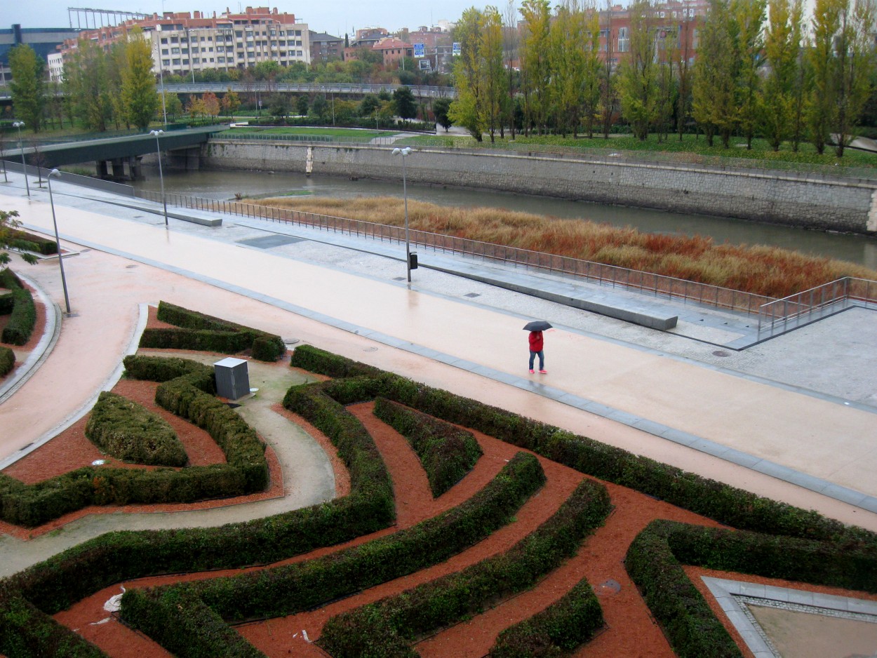 FotoRevista / Convocatoria / Al borde del jardn... de Luis Orchevecs